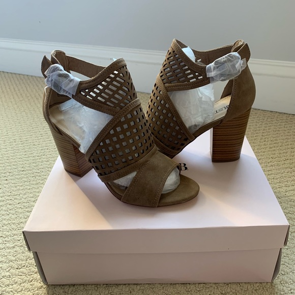 JustFab Shoes - NIB Tan Geometric Cut Heels